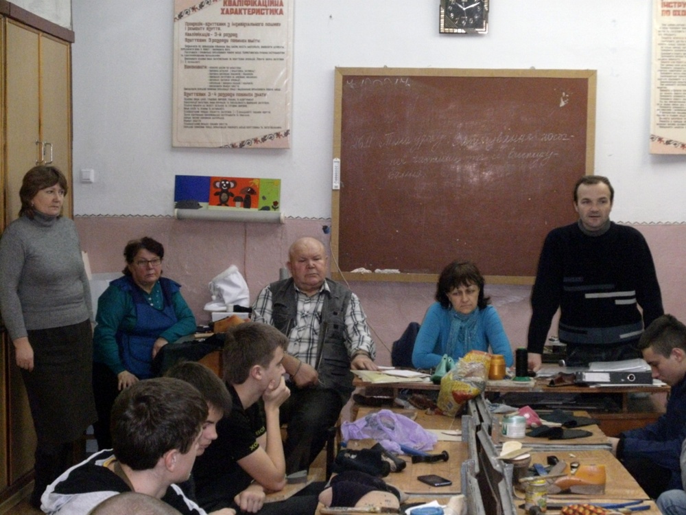 Зустріч учнів з представниками ССД Московського району та Фонду спасіння дітей та підлітків України від наркотиків (1)