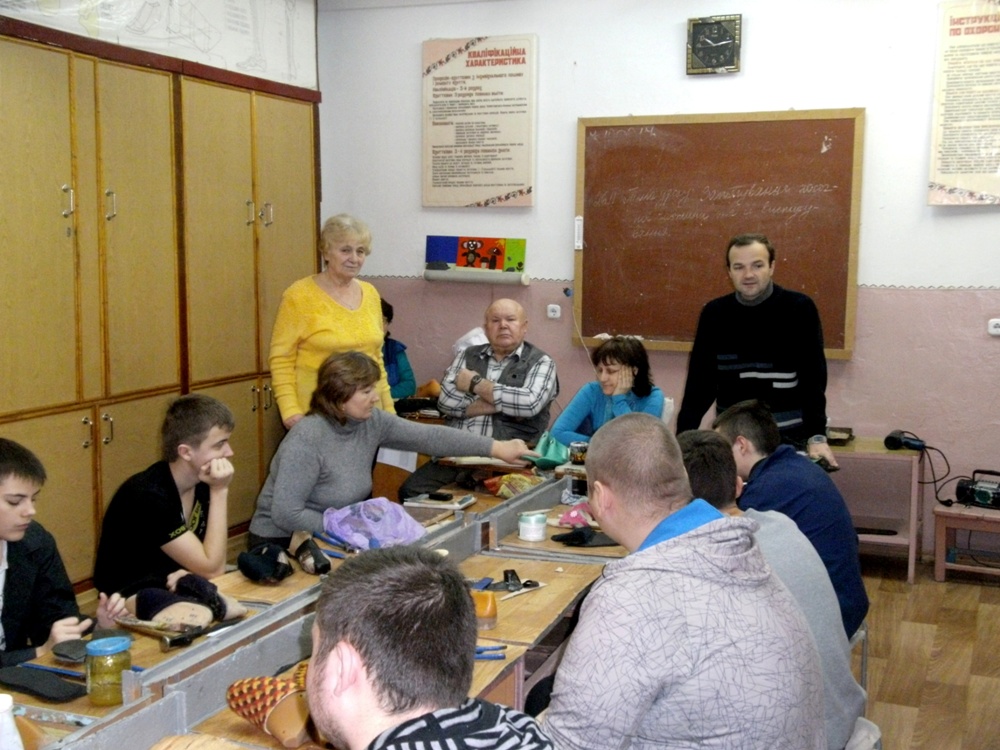 Зустріч учнів з представниками ССД Московського району та Фонду спасіння дітей та підлітків України від наркотиків (2)